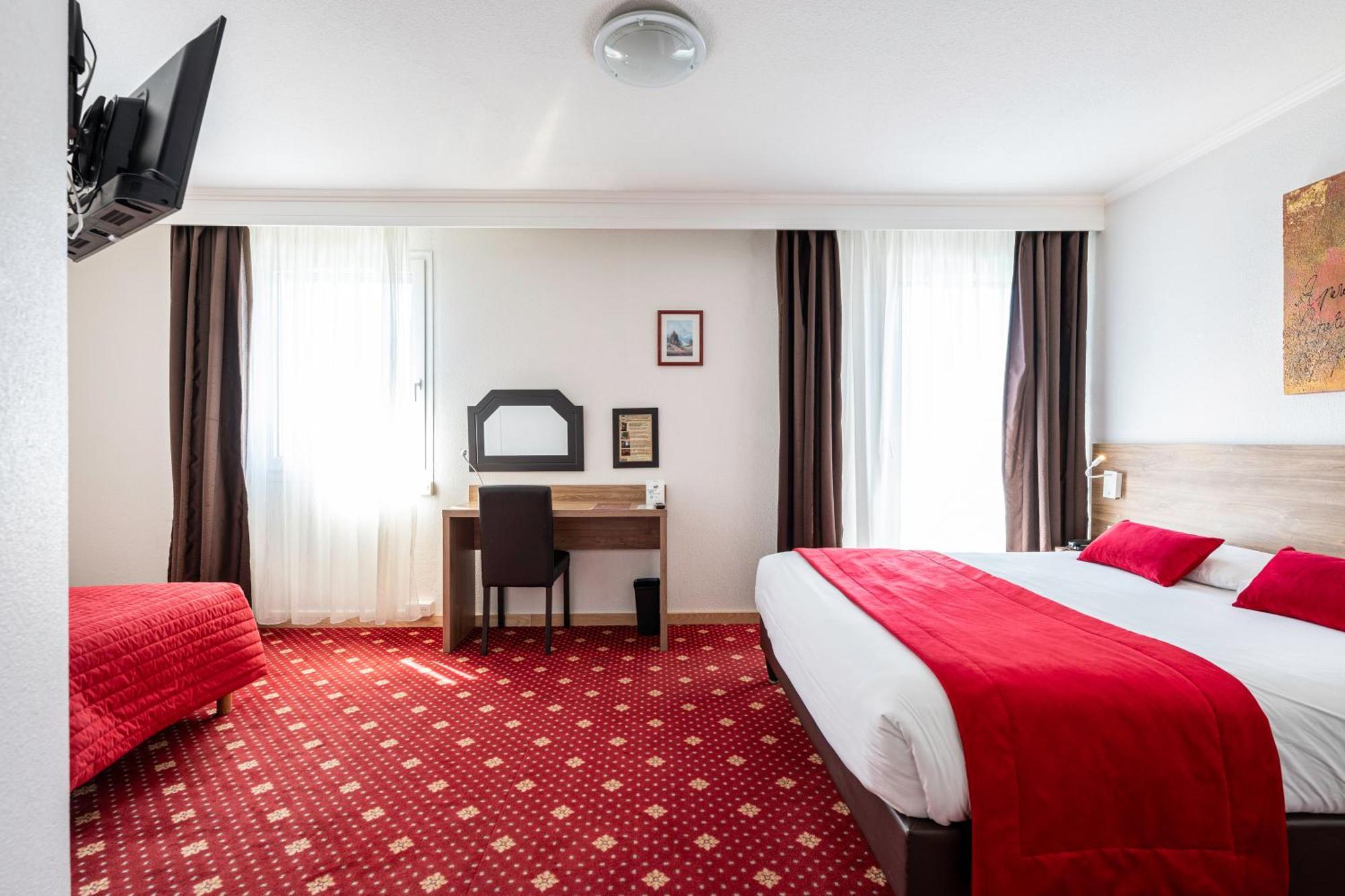 The Originals City, Hotel Du Faucigny, Cluses Ouest Сьонзье Экстерьер фото